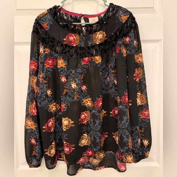 Knox Rose Size XL blouse. Semi sheer, black, flowy floral print. - Picture 1 of 3